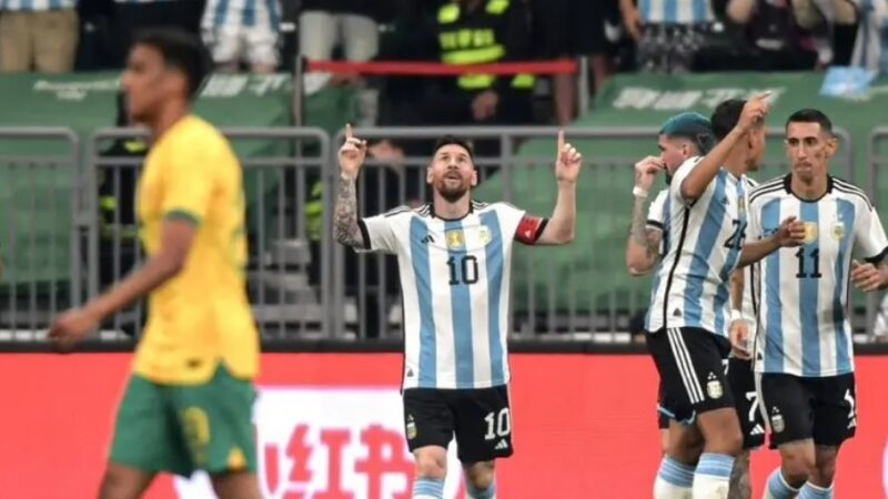 Argentina superó 2-0 a Australia en el primer amistoso de la gira por Asia