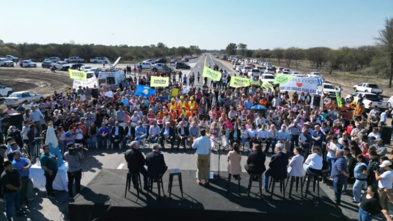 Capitanich inauguró 43 km de la Ruta 13: «Nosotros hacemos, otros sólo atacan porque son incapaces»