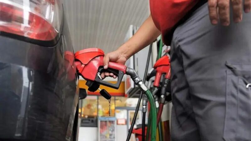 Amenazan con no vender combustible durante la noche