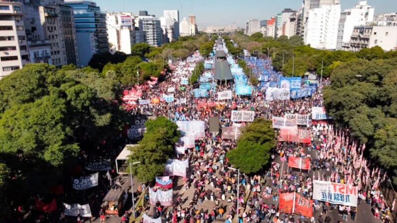 El Gobierno nacional transfirió $ 1,02 billones a la caja que controlan movimientos sociales: $ 4.000 millones por día