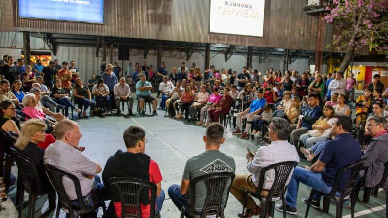 Escucha activa: Capitanich y vecinos de barrios de Resistencia se reunieron para definir agenda de prioridades