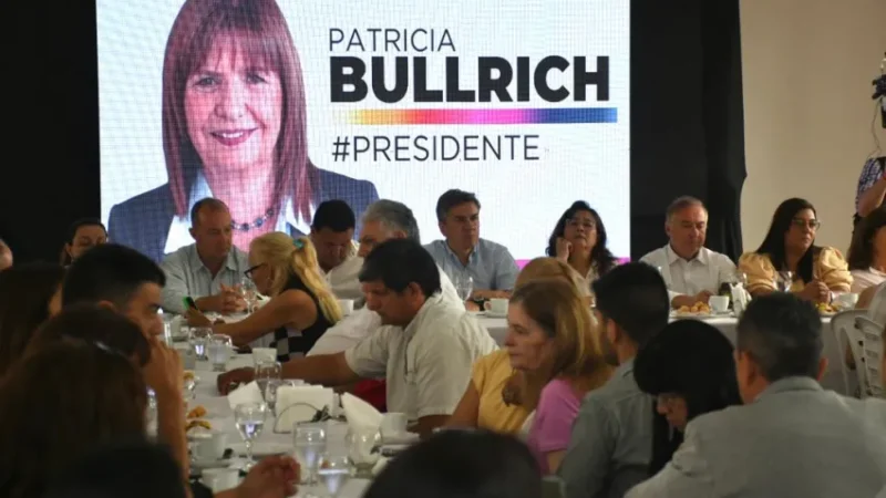 Zdero con el foro de Concejales electos y en función, de Juntos por el Cambio