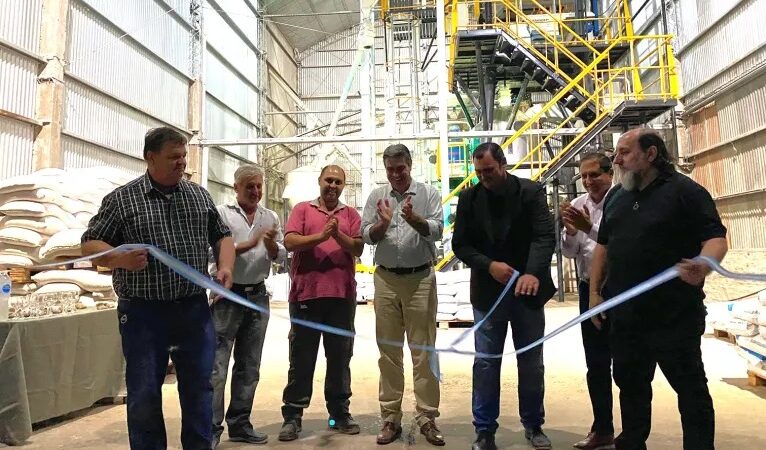 En Pampa del Indio, Capitanich inauguró la planta modularelaboradora de alimentos peletizados.