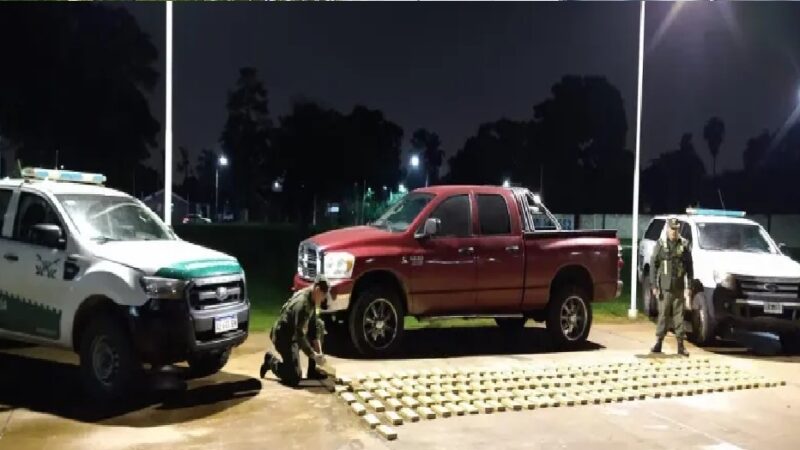 «Detienen a hombre con 171 paquetes de marihuana en camioneta: un golpe al tráfico de estupefacientes en el Chaco»