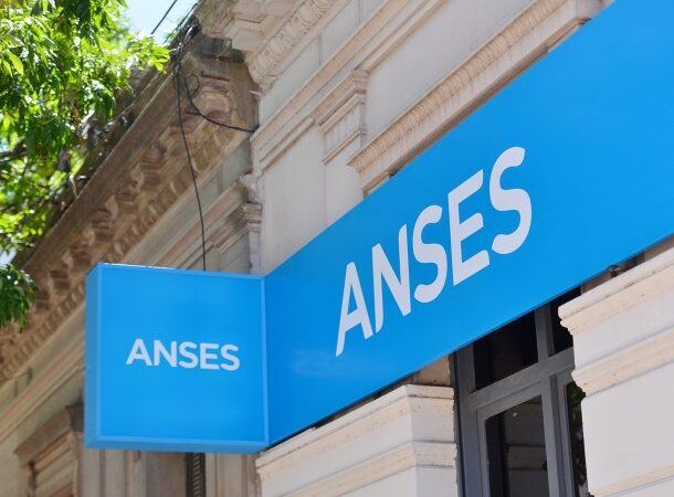 ANSES confirma que aplicará un aumento histórico a jubilados y pensionados: quiénes lo cobrarán