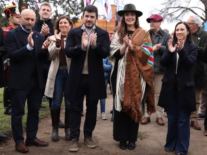 ahora se mostró con el presidente de la UCR